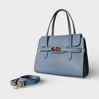 Borsa a mano in vera pelle Diana colore azzurro polvere lato tracolla regolabile